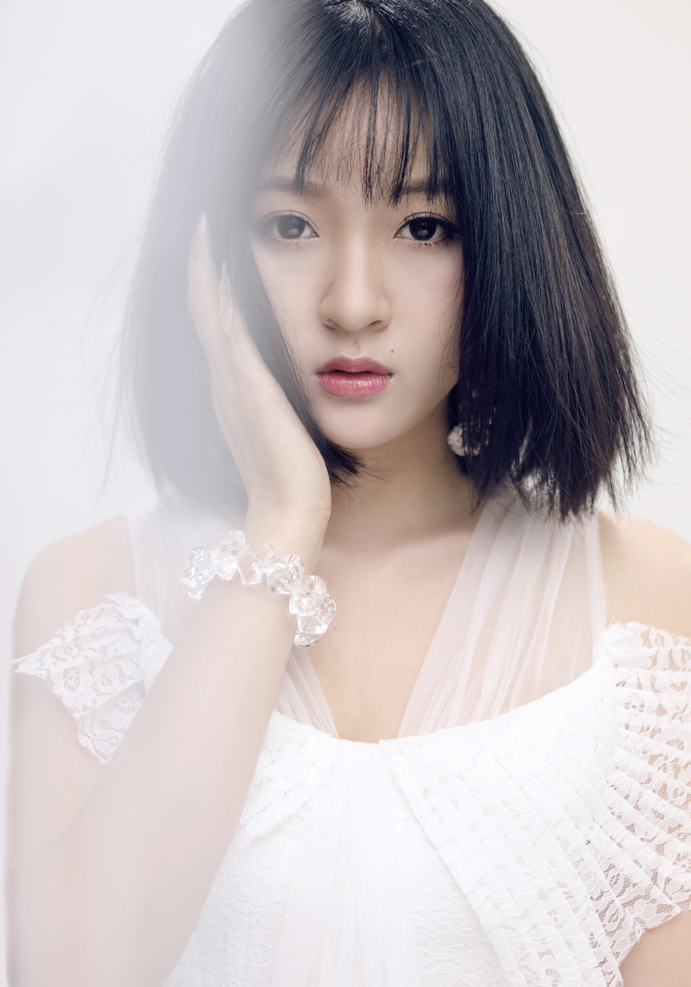 有了首张专辑的惊艳表现,阿悄在乐坛算是站稳了脚,也圈下了和我一样的