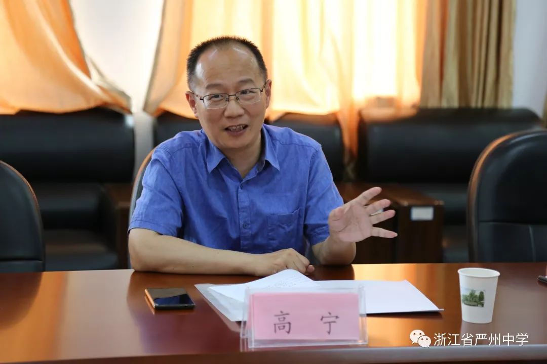 高宁,曹彦文一行还慕名参观了严州中学校史馆,吴志芳校长带领大家参观