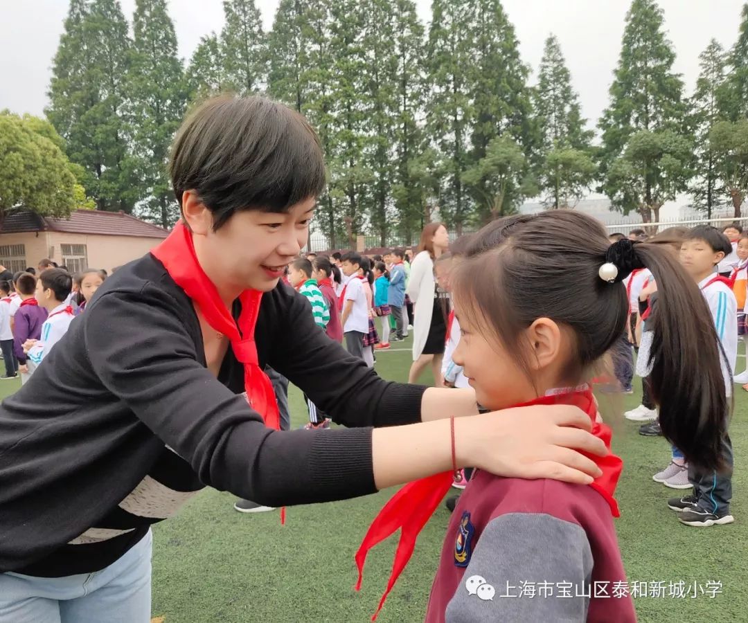 星星火炬伴成长泰和新城小学二年级入队仪式暨六一庆祝活动