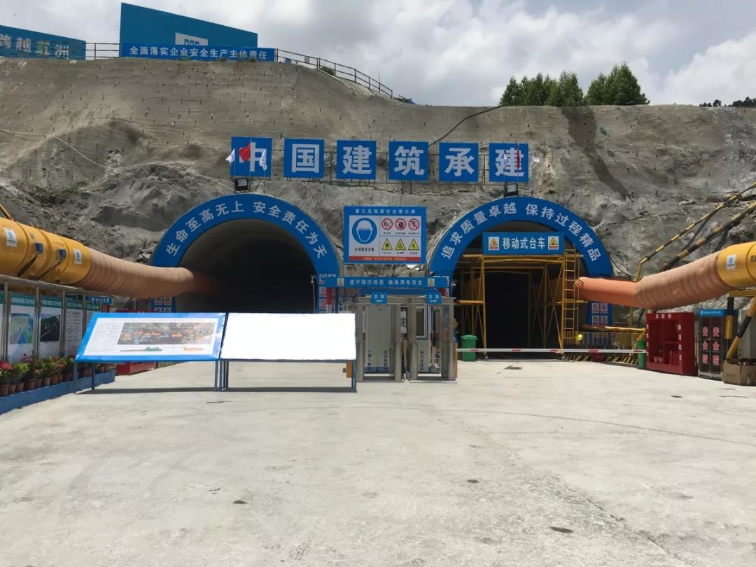 厦门地铁4号线首开段二工区矿山法暗挖隧道洞口第一个省优"闽江杯"