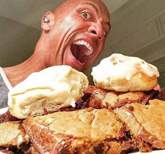 巨石强森的饮食计划同样让人服气,一天吃七顿,加起来总共有九斤的食物