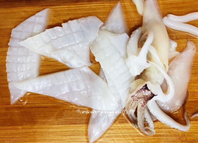 天热,这粉我家三天两头就要吃,清爽不油腻,每次一大碗都吃精光_鱿鱼