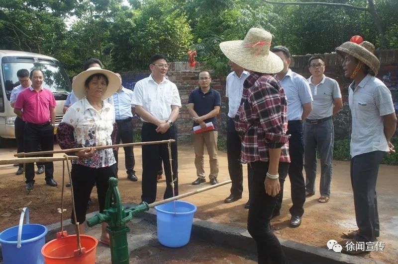 徐闻县委书记梁权财率队到龙塘镇调研饮水安全等工作