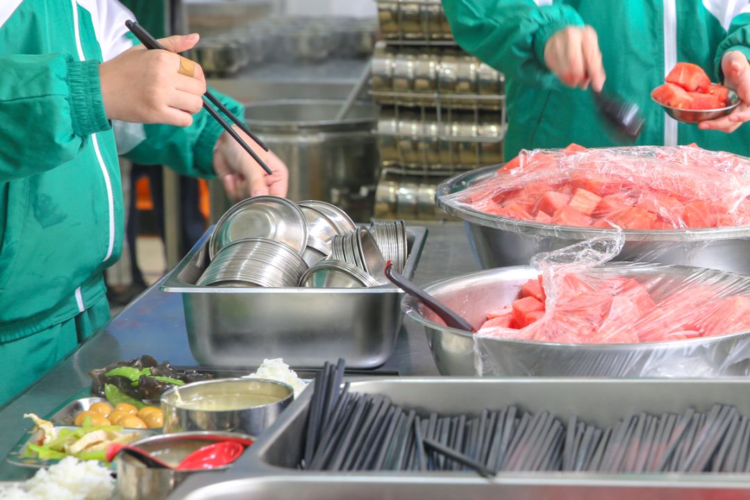 泉州这所贵族学校的食堂是他们不想毕业的理由