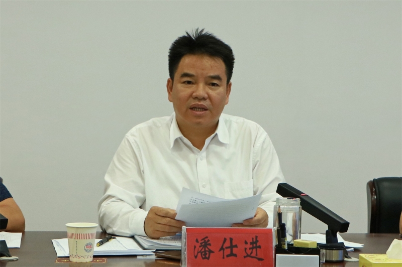 会议还传达学习了全省脱贫攻坚农村危改推进会暨支持毕节试验区和深度