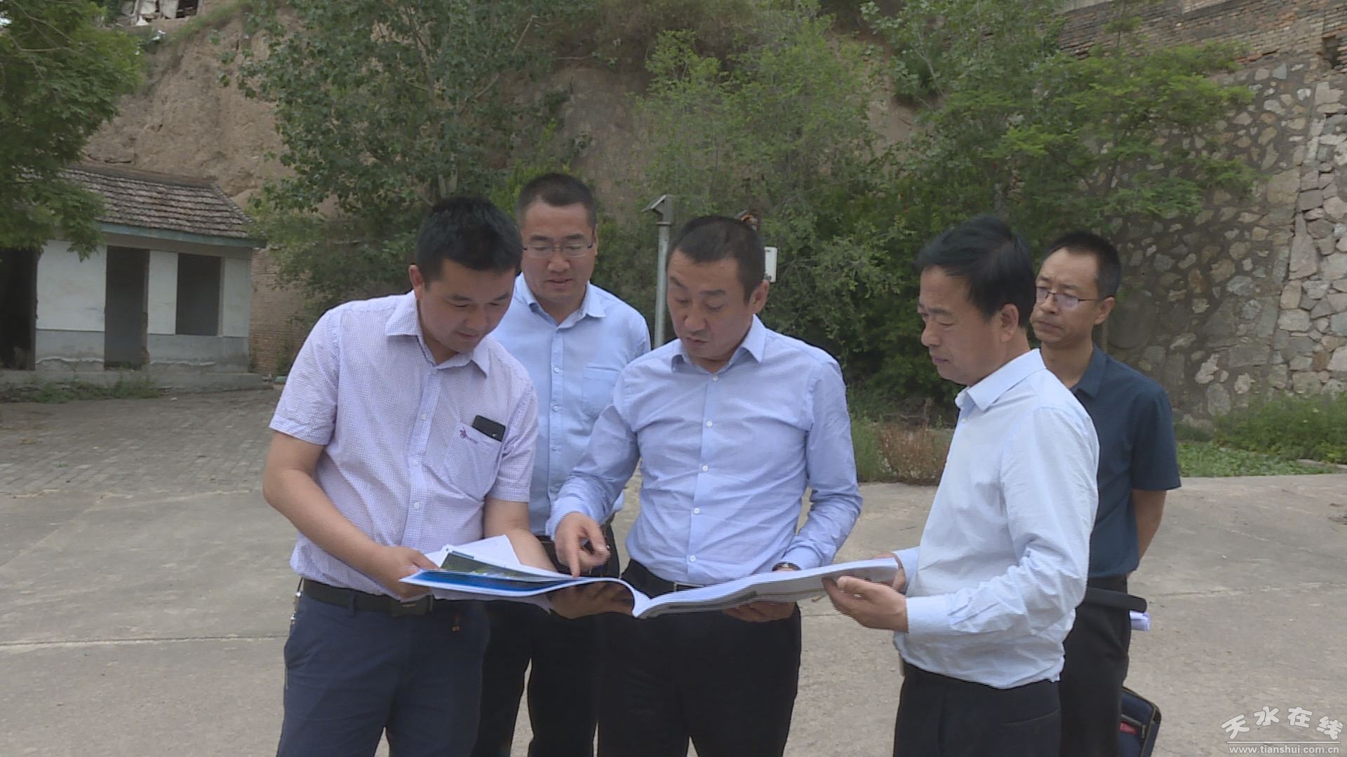 王晓彤督查教育重点项目建设情况