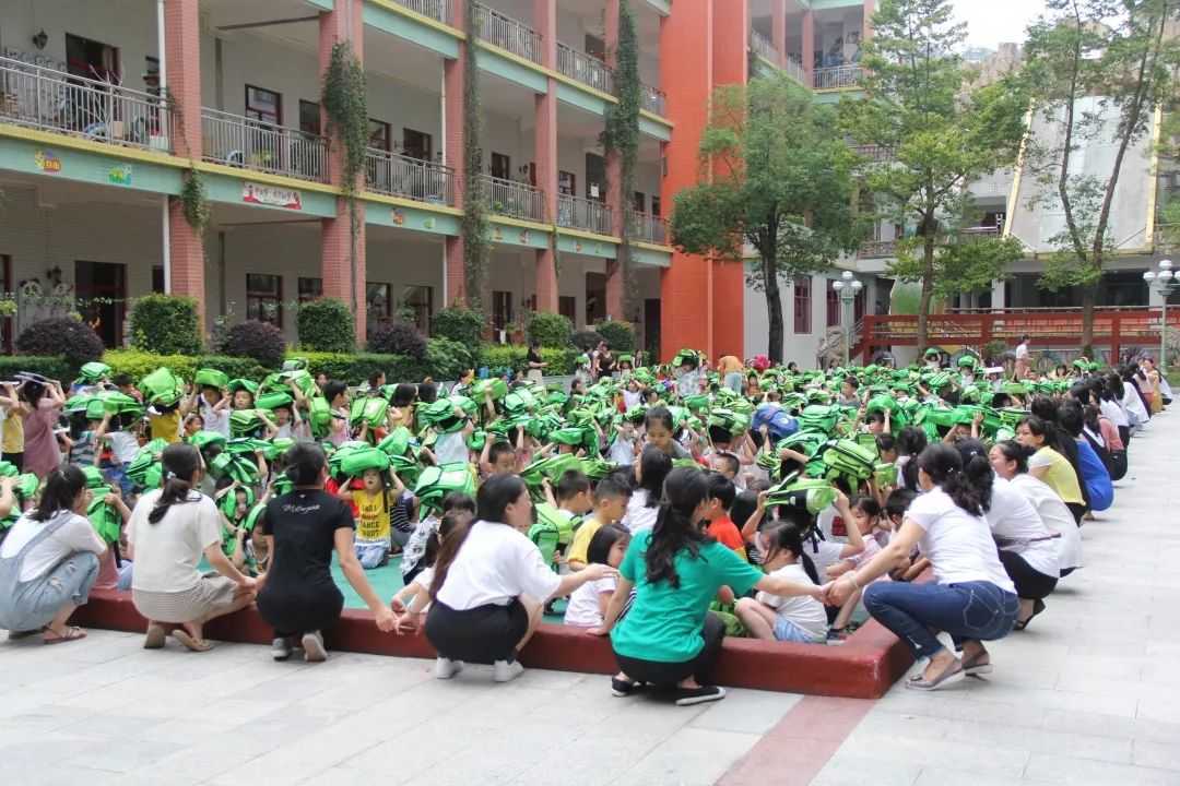 守护生命平安是福汕头市潮阳实验幼儿园防震防暴应急疏散演练