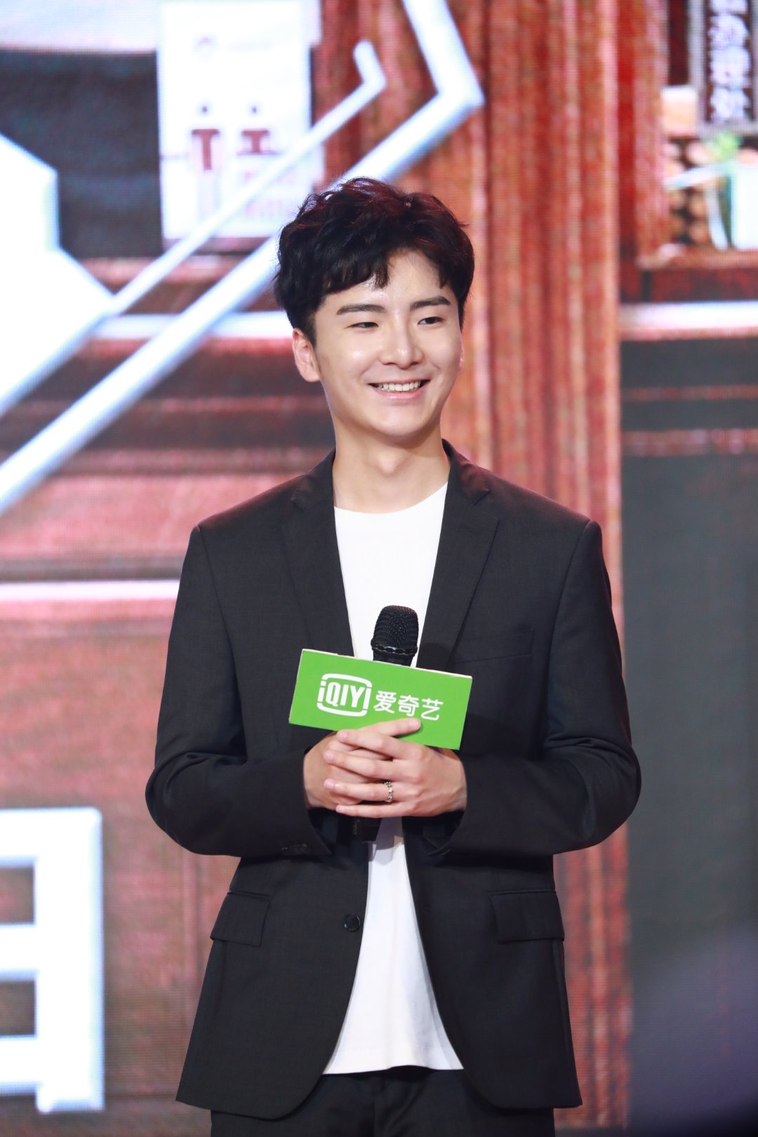 黄天元出席《动物管理局》发布会,呆萌可爱逗趣十足