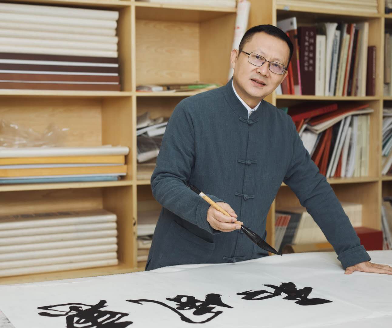 给热带中国立卷为宝岛海南传神马飞绘画艺术浅析