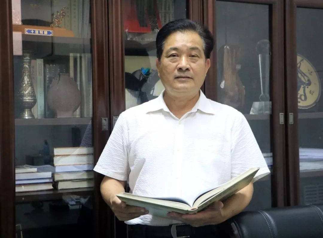 吕志平,二级教授,主任医师,博士生导师.