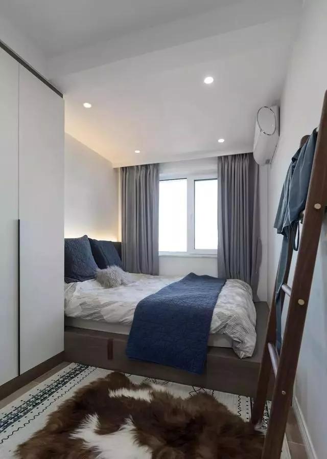 60平小户型爆改成两室一厅,主卧定制地台双人床,美观实用不拥挤!