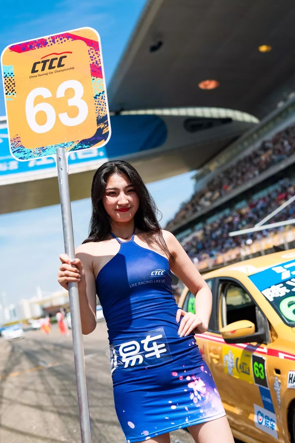 周一福利2万观众为祖国打callctcc车模小姐姐为你加油