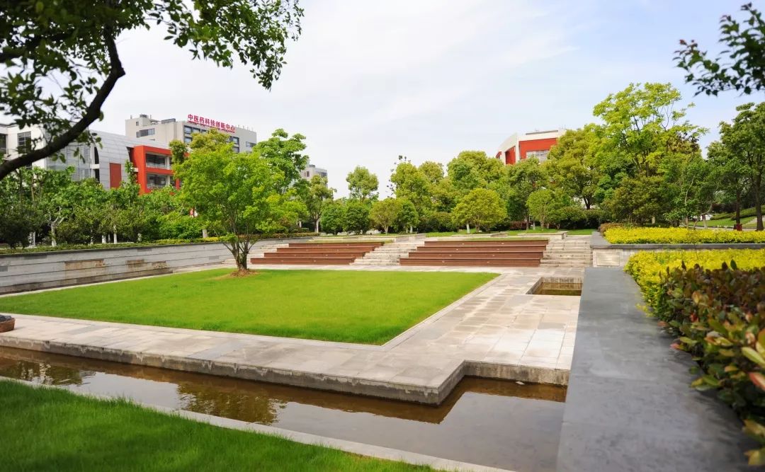 文化育人让每一堵墙都会说话听听校园景观地标中蕴含的文化故事