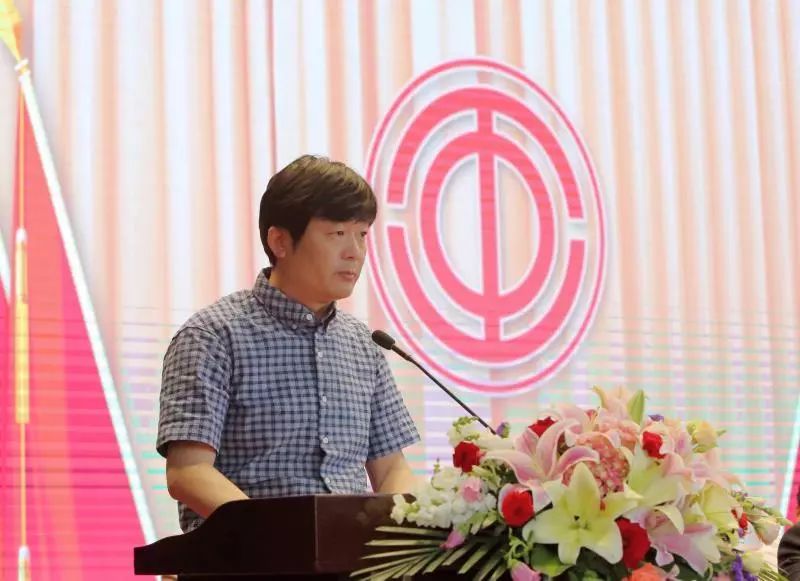 会上,教育局团委书记黄波同志代表群团组织向大会送来了热情洋溢的