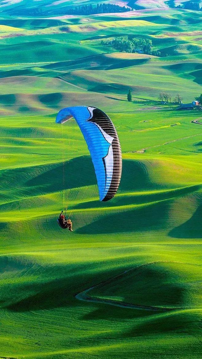 光芒融化了所有风景,乘着爱的往事_滑翔伞