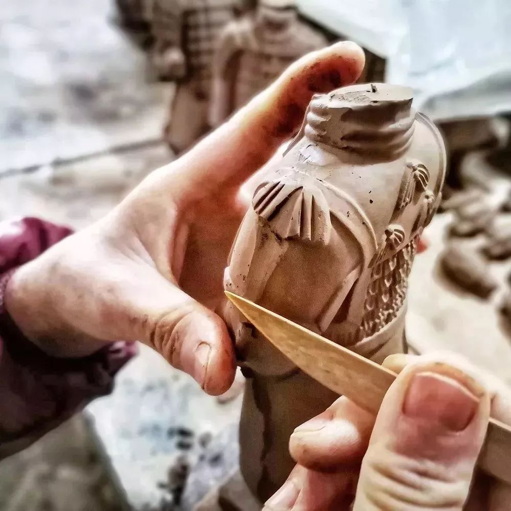 我们精心挑选了多个深度体验课程,兵马俑diy,拓片探索课,学唱华阴老腔