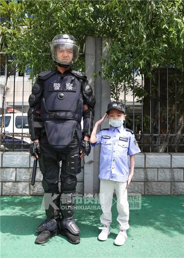 我们都在等你长大当警察请一定要努力好起来