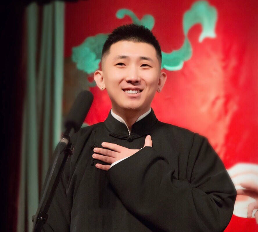 尚九熙台上经历惊魂一幕女粉丝送的礼物太可怕一天后才缓过神