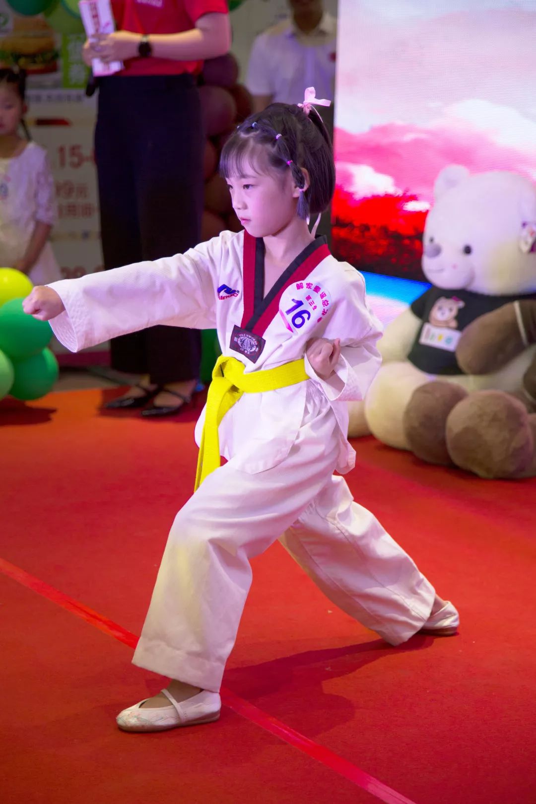 云也清花也俏夏风暖孩童笑今年儿童节解锁新的打开方式