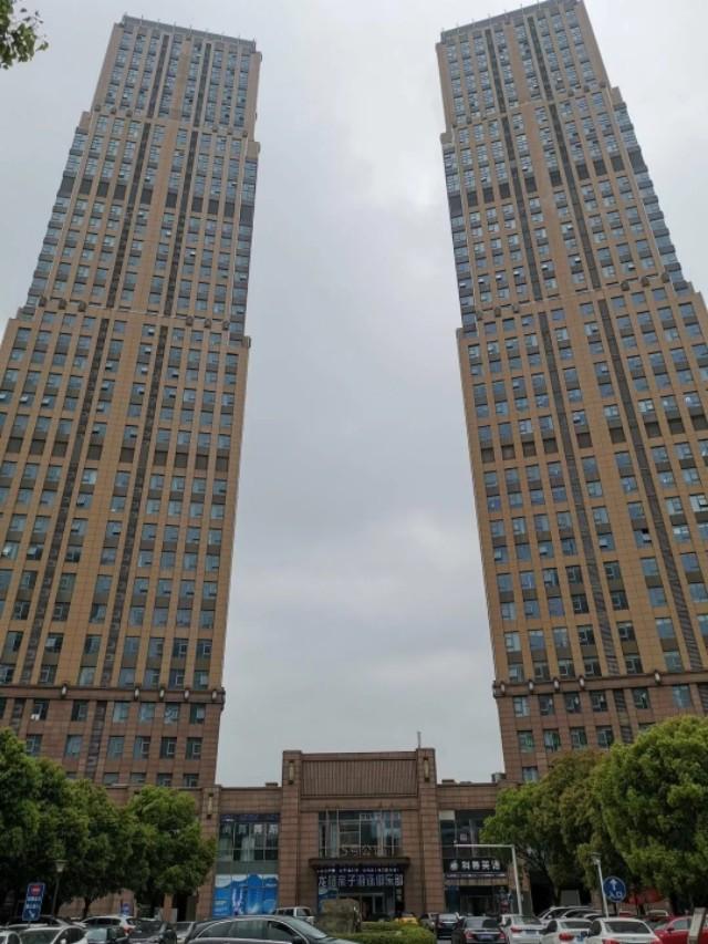 发展高质量"2019常熟市第二届垂直马拉松赛在常熟市琴川街道75号公馆