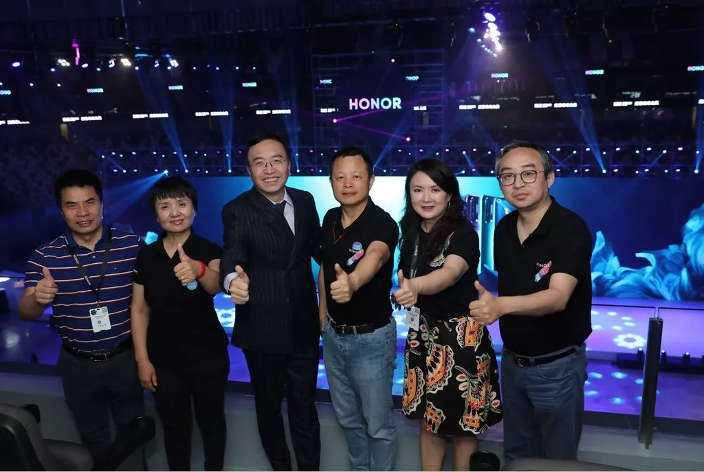 爱施德喜获荣耀20线下独家代理权受邀参加渠道合作伙伴交流会共话未来