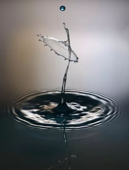 一直听说"上善若水",原来是这个意思