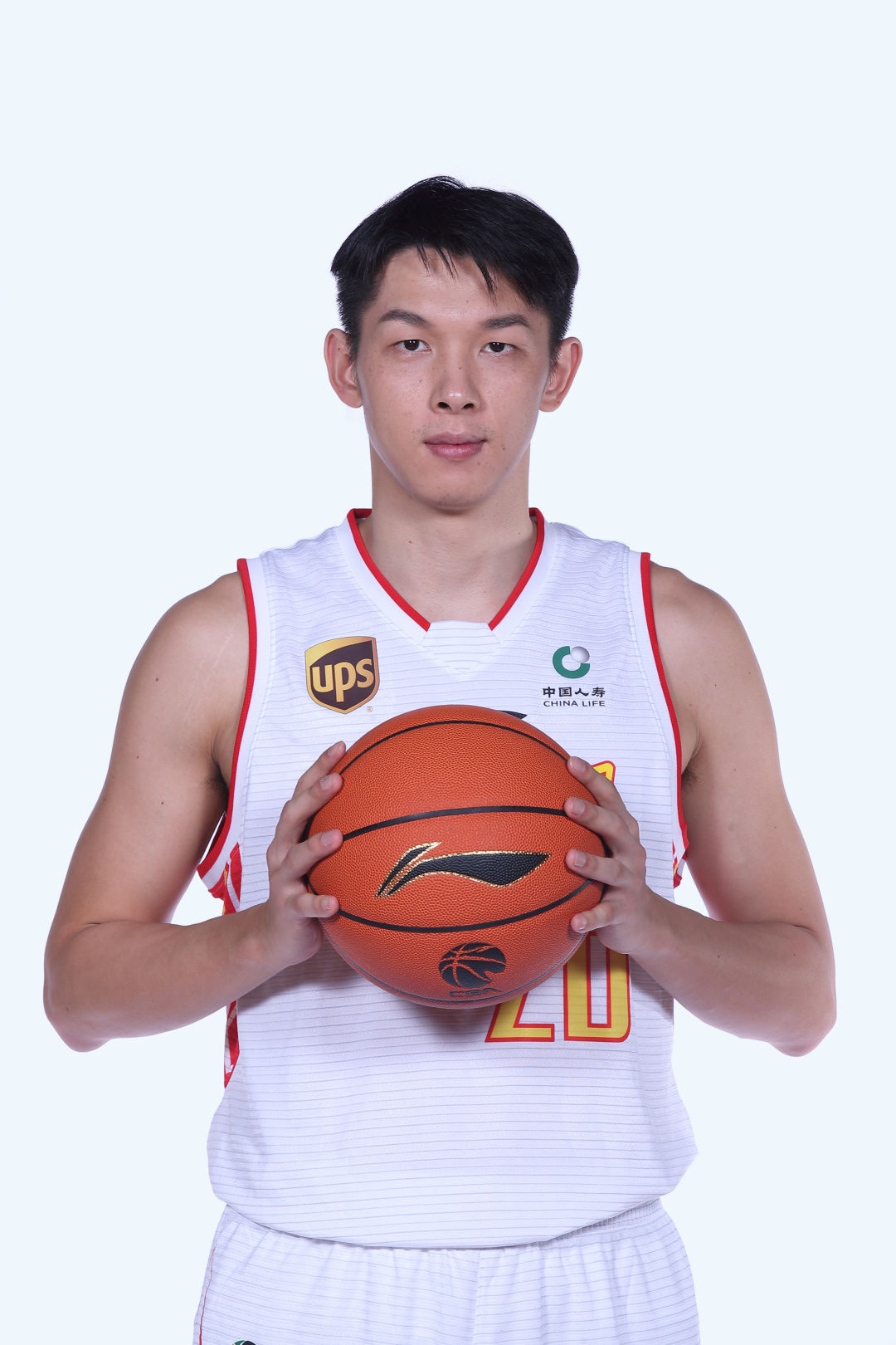 由何忠勉带队,以篮球为媒,来一场酣畅淋漓的球赛,用汗水交兄弟.