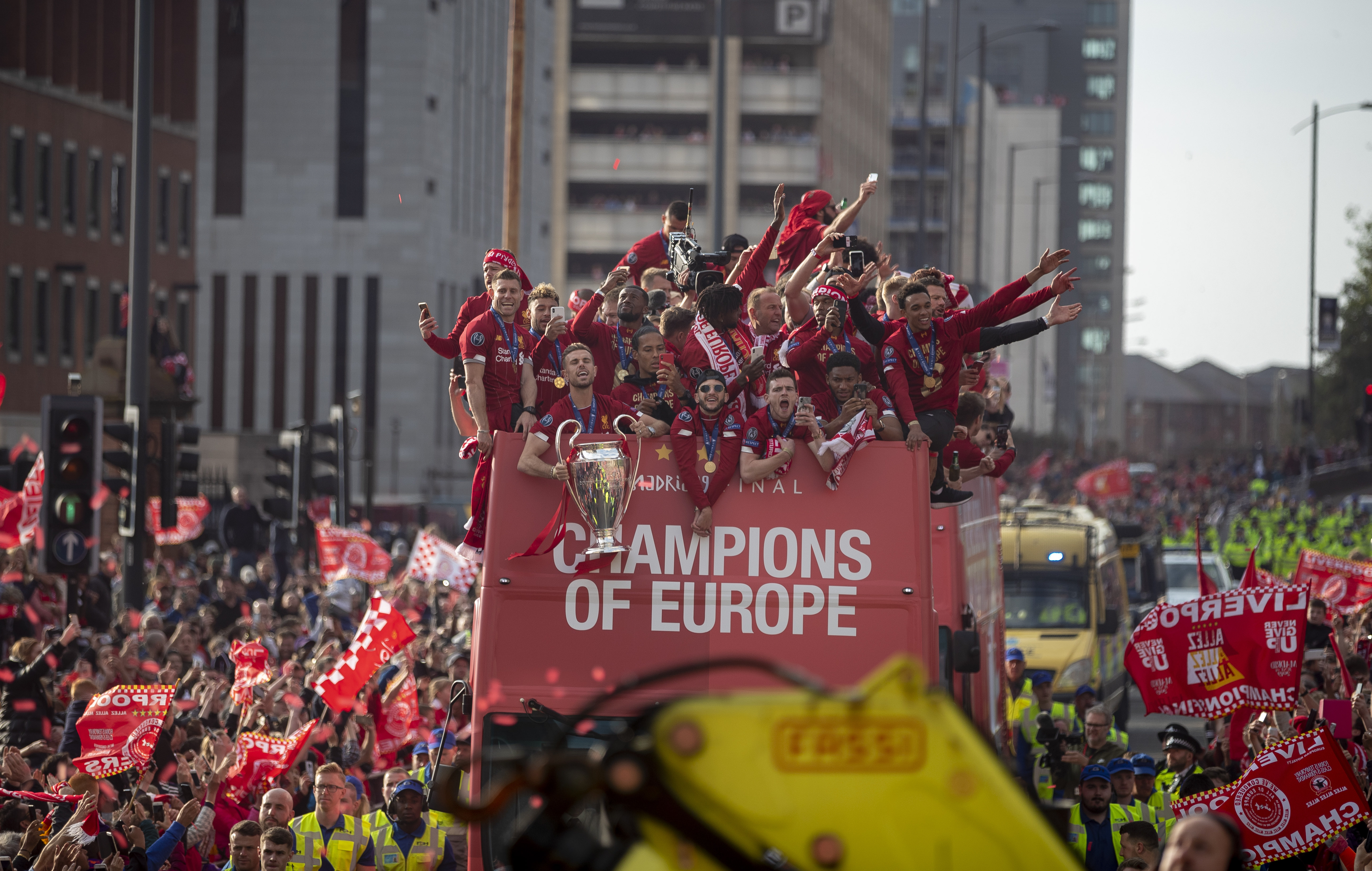 足球利物浦队凯旋庆祝夺得欧冠冠军