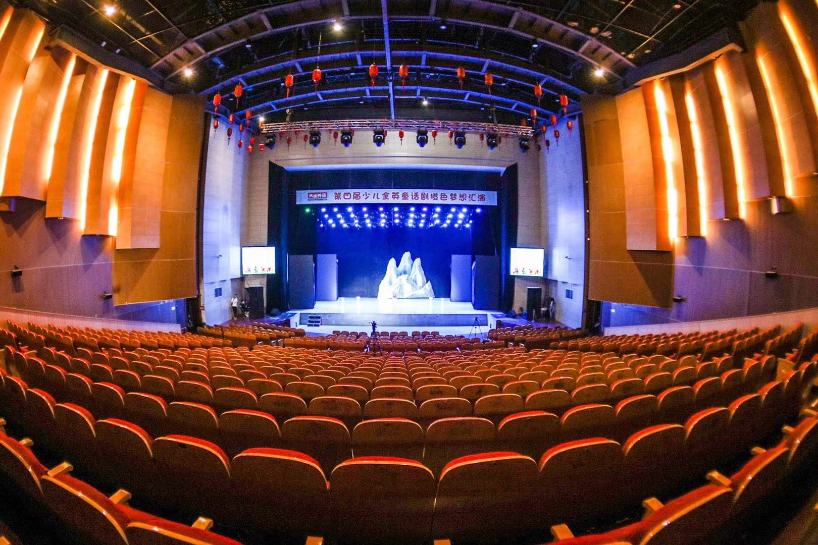 3,河南电视台8号演播厅2楼演播厅内景 4,大山外语少儿英语教学总监