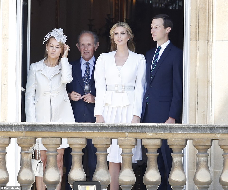 梅拉尼娅和伊万卡同穿白裙在伦敦比美!第一夫人挽起发髻美得高调