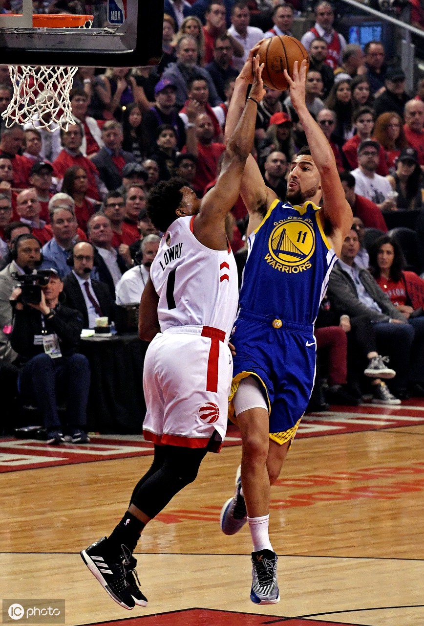 1/ 12 鲍威尔上篮考辛斯封盖(图片来自 ic photo) 格林单挑洛瑞,追梦