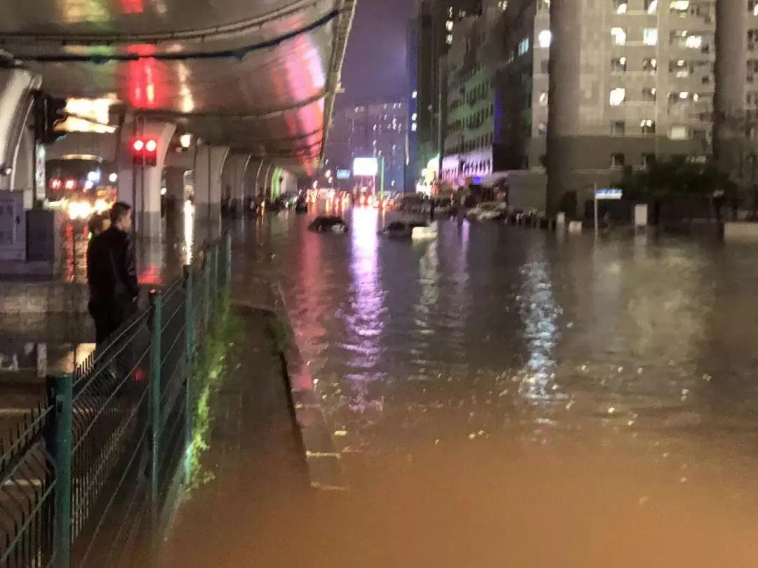 长春下雨图片