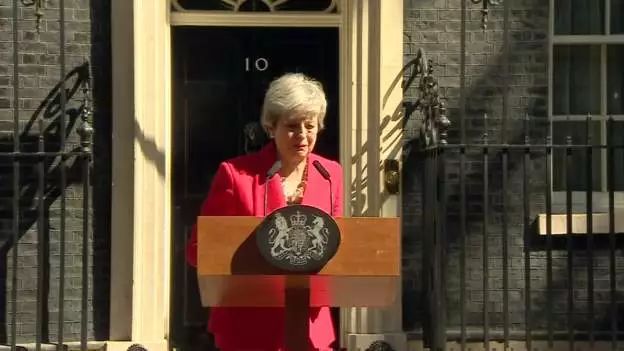 英国首相梅姨宣布将辞职英版川普即将上任