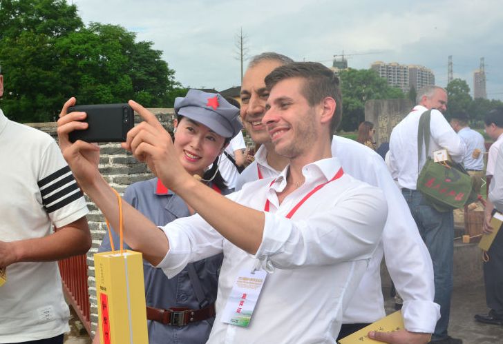 国际合作示范区项目举行集中签约,原国家农业部党组成员,副部长夏文义