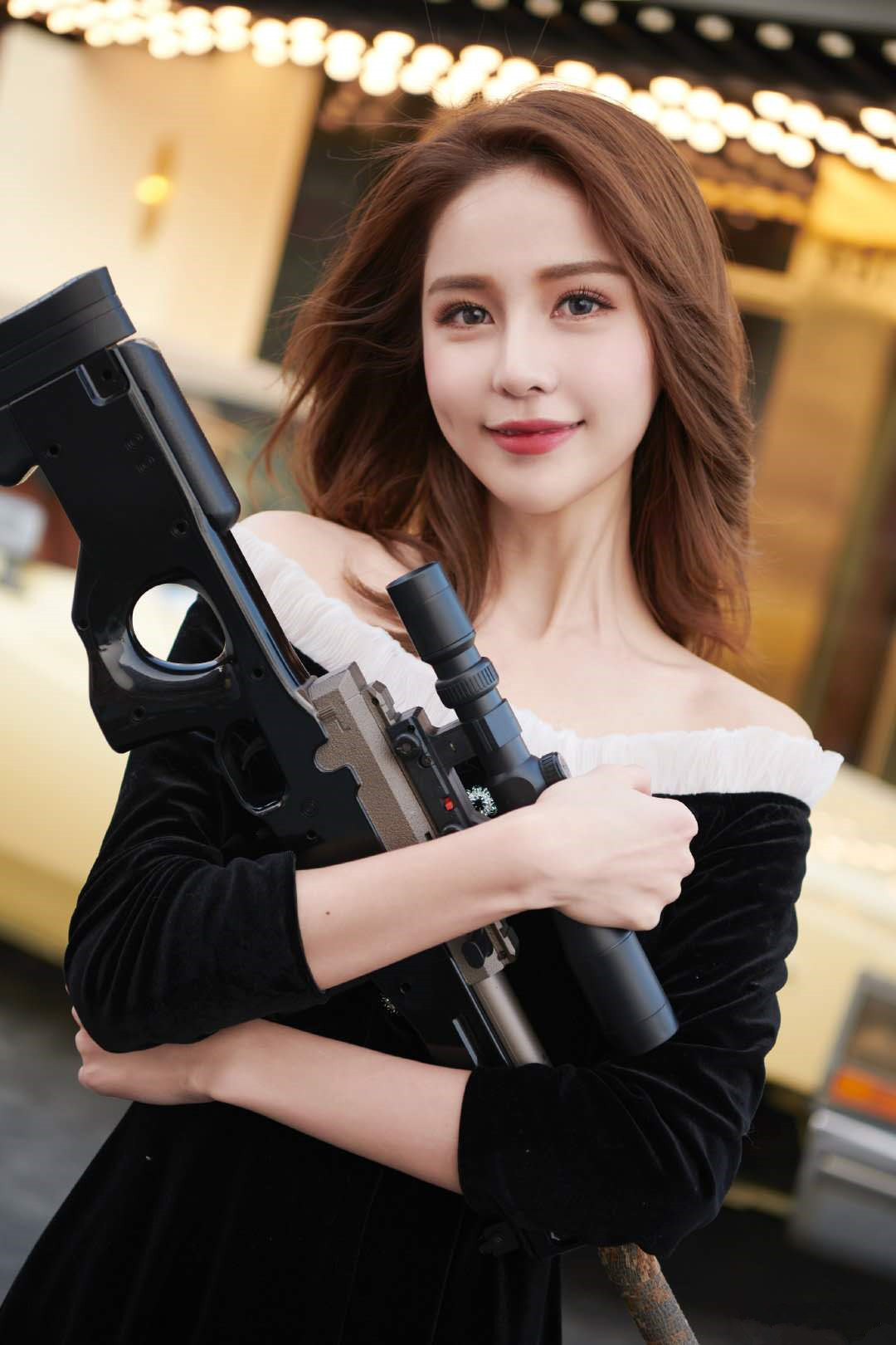 虎牙美女主播现身和平精英挑战赛,淘汰不求人dkg战队满编吃鸡