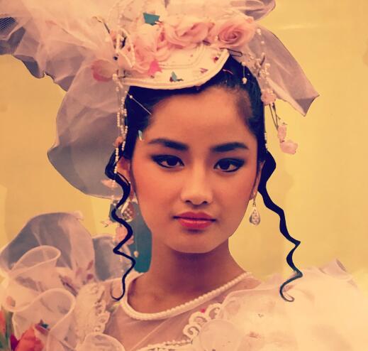 48岁瞿颖素颜照曝光,"女神"不化妆时原来长这样!