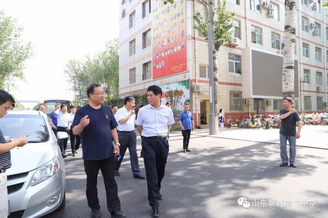 东昌府区副区长王怀福同志率领招委成员单位负责人视察聊城二中考点