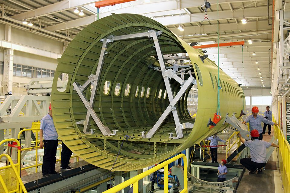 新舟"700飞机首架机头部件正式下线