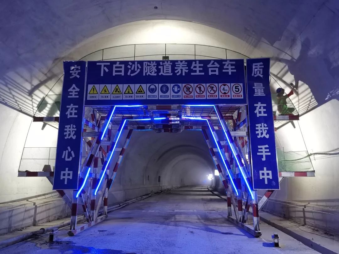 隧道洞内标准化建设提高意识,安全教育有质量各标段高度重视劳务工人