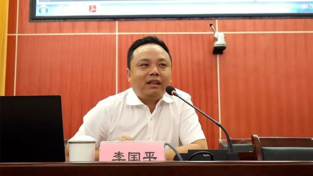 6月3日,宜丰县电子信息产业知识大讲堂在县行政中心一楼举行,讲座特邀