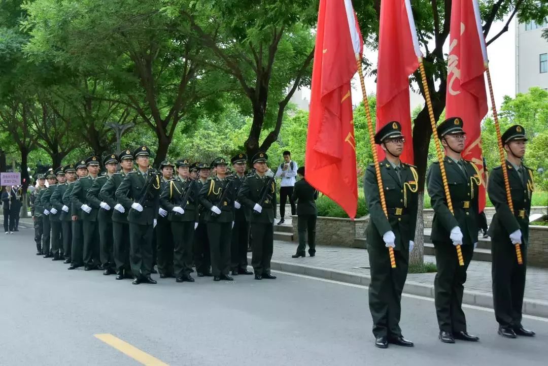 不藏鋒芒我校國旗護衛隊參加陝西省第十屆高校國旗護衛隊交流聯誼會