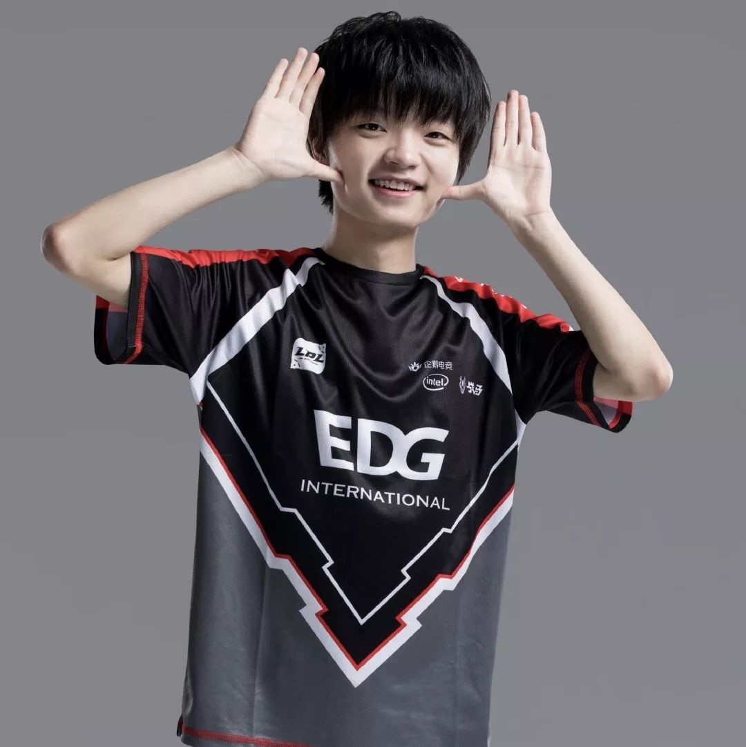 团长游戏lpl选手们新鲜出炉的定妆照又可以拼拼图了