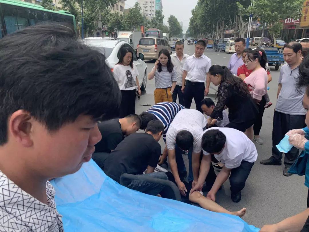 厲害了鄧州巡特警一天救助三名因車禍受傷群眾初中生與家人拌嘴後離家