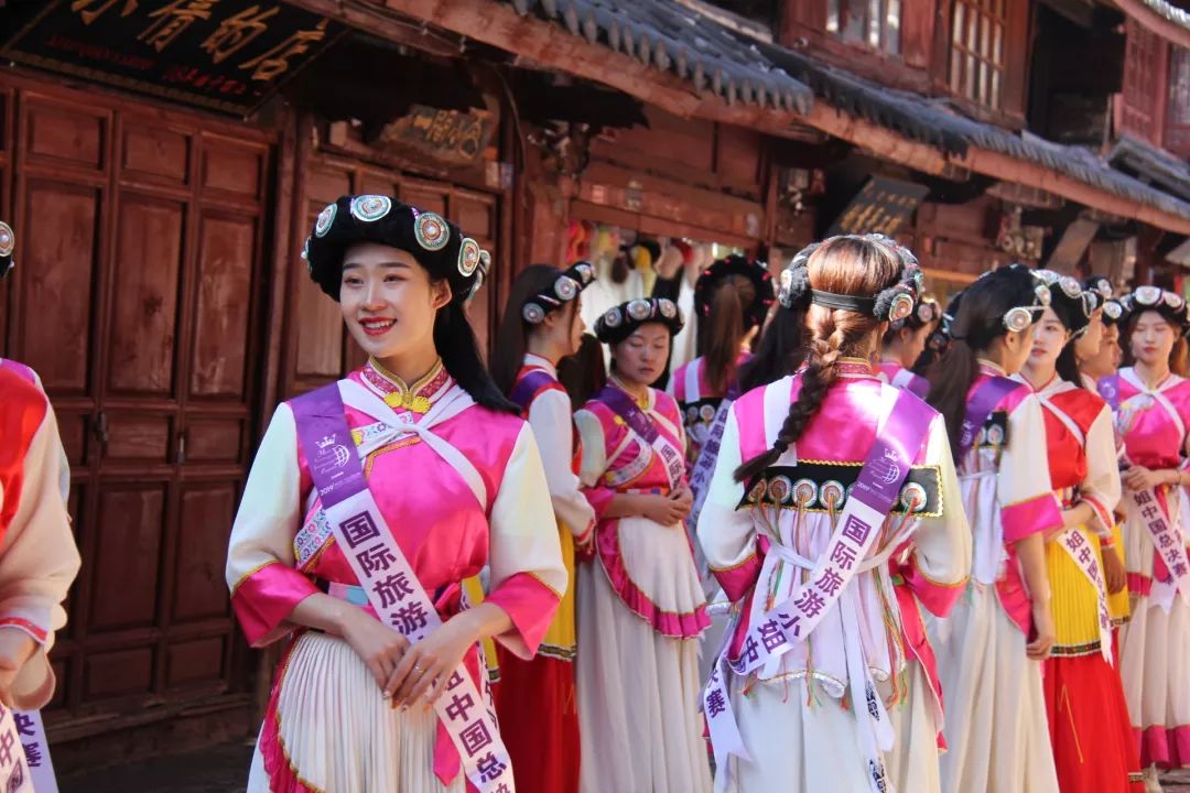 国际旅游小姐换上纳西服饰现身丽江古城你偶遇了吗