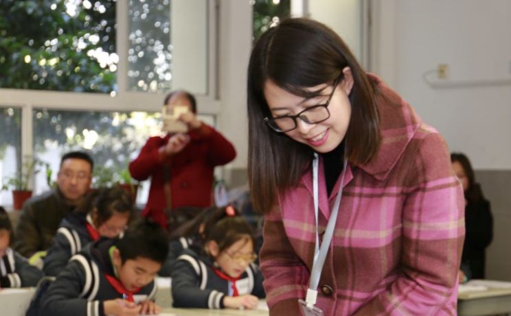 陈静静学习共同体领航教师的精神气质兼议专家型教师的成长轨迹