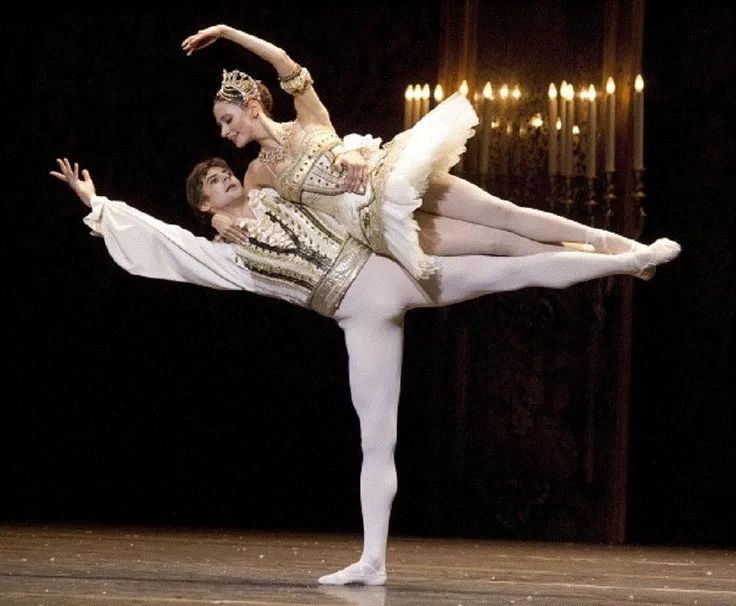 潇洒漂亮15位芭蕾舞男演绎的变奏集