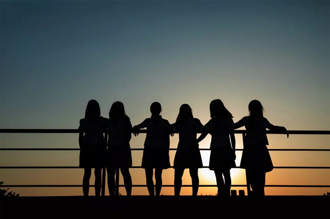 毕业合照这么拍张张都超美愿未来有酒也有诗