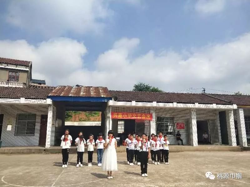 在"六一"国际儿童节来临之际,马鬃岭镇妇联开展了