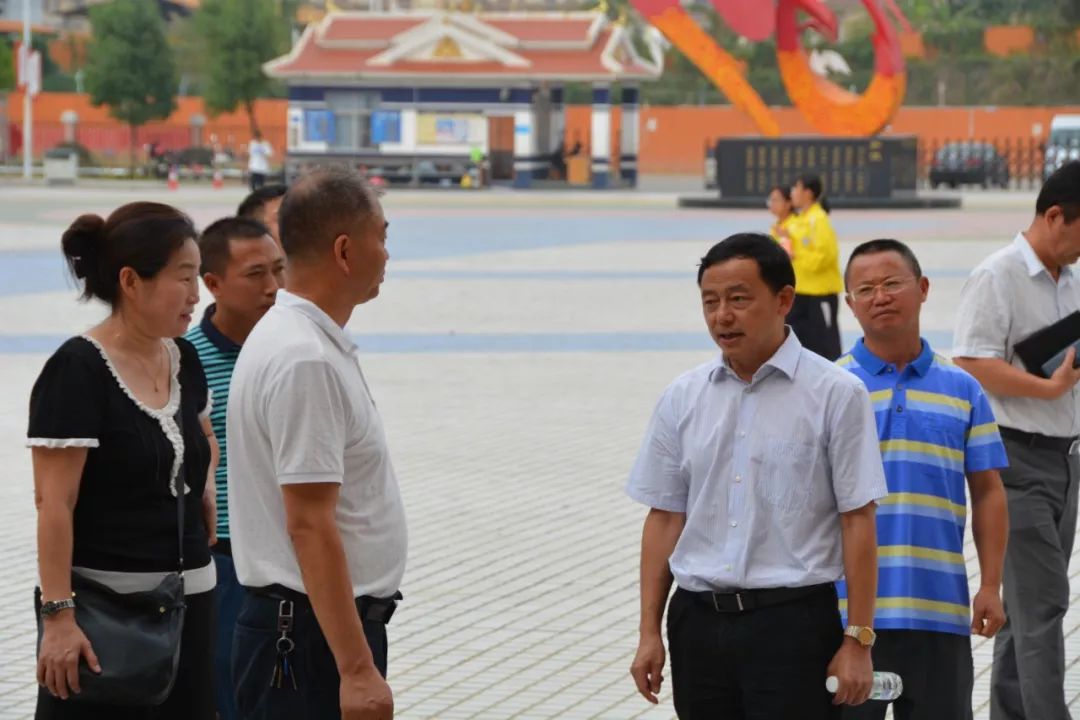 德宏州人民政府副州长杨世庄一行到我校调研高考备考工作