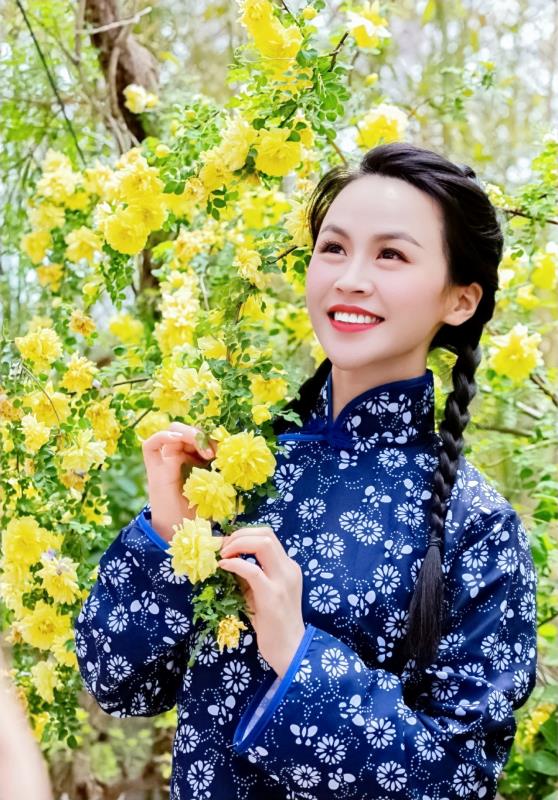 张馨文演唱好客蒙山柳编仙子传递沂蒙深情